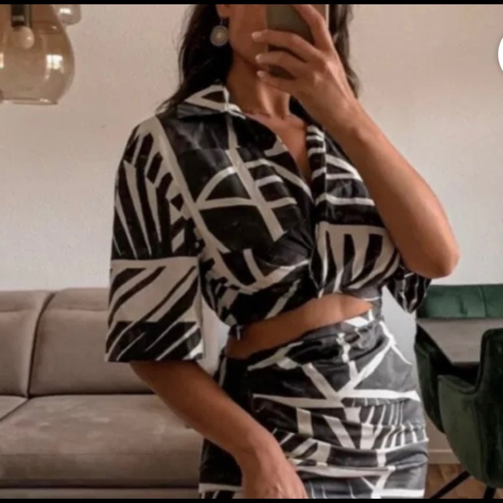 Zara Abstract Geometrical crop top blouse